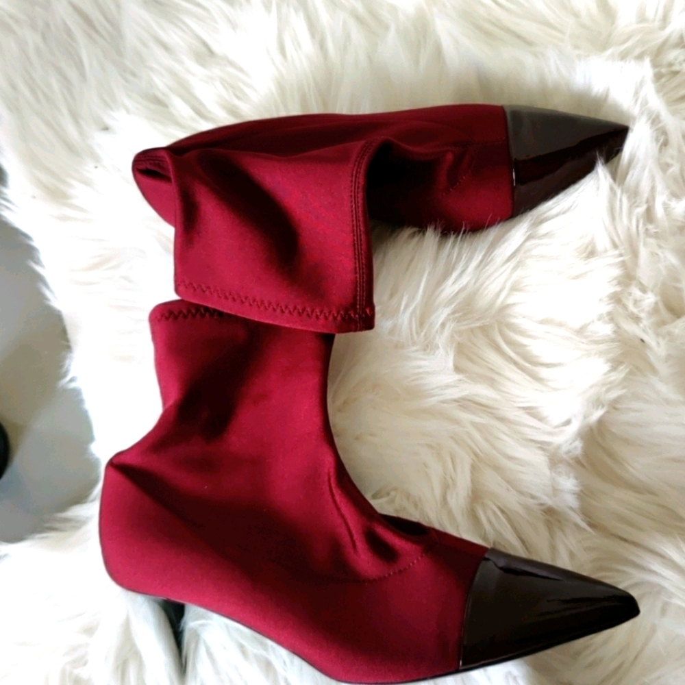 Shoe color Dark Red